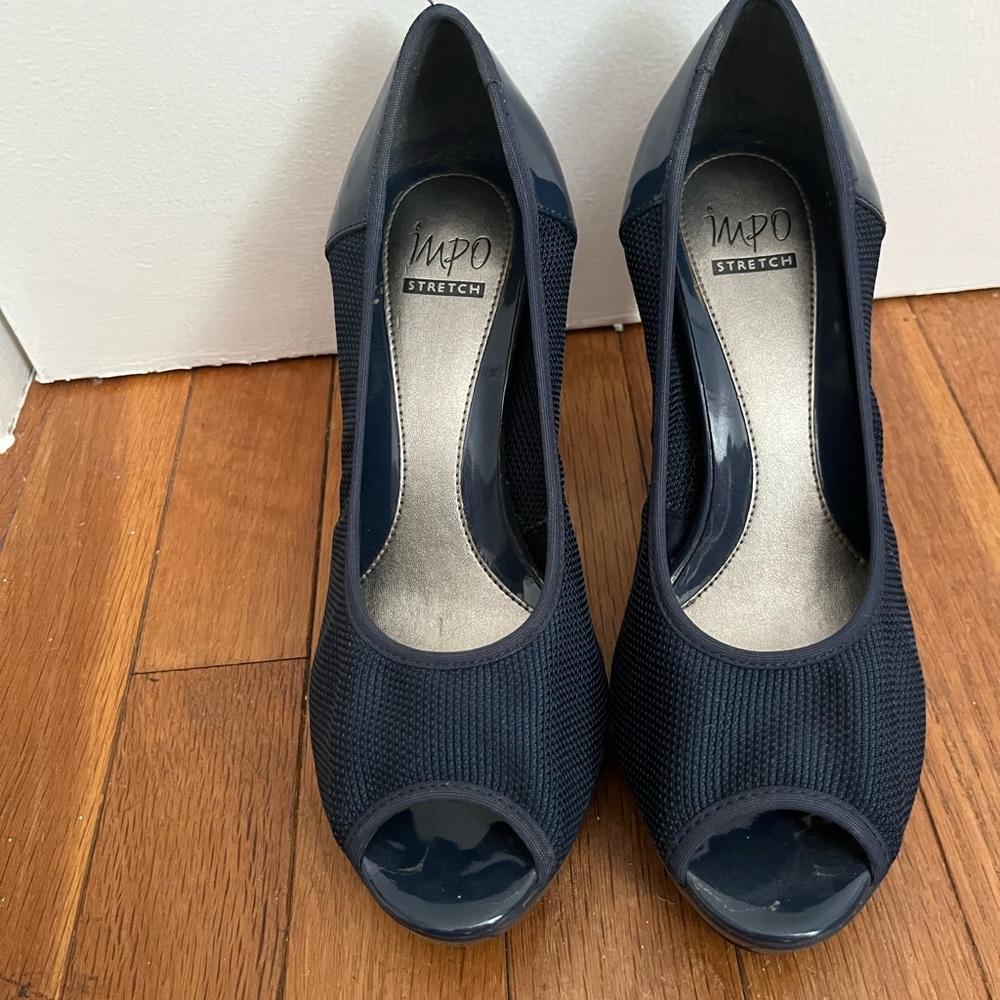 Navy heels